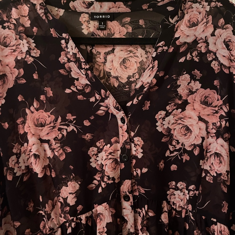 Torrid Plus Size Women’s Floral Black and Pink high/low long blouse size 1X - Picture 5 of 13